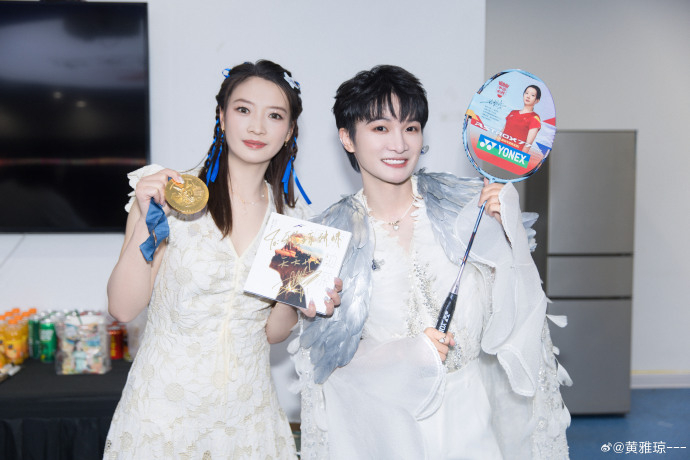 【】 又见到梦幻联动啦！今天与  连麦时，羽毛球奥运冠军 谈到了她每天都在听 的
