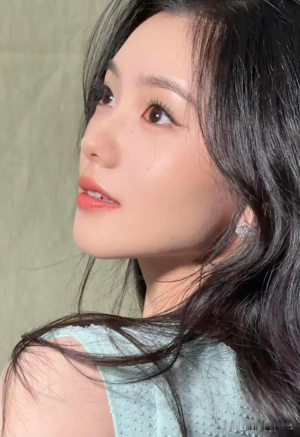 刘浩存怼脸拍[可爱][可爱]