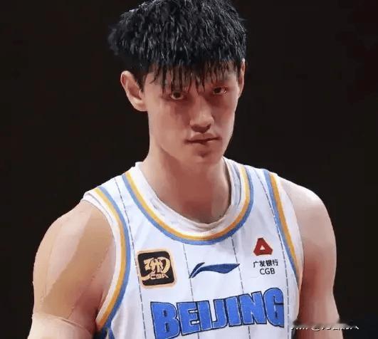 曾凡博被王浩然打爆，投篮全丢不在状态




曾凡博本赛季状态很一般，除了打北京