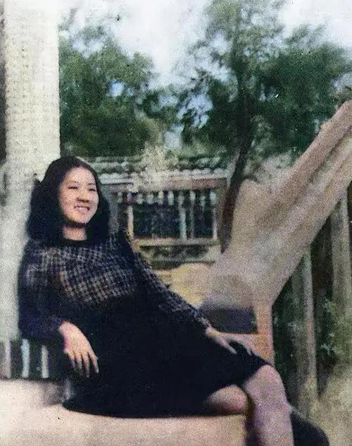1949年9月，特务头子杨森将燃烧的烟头按在刘惜芬的胸膛，凶狠地逼问：“到底招不