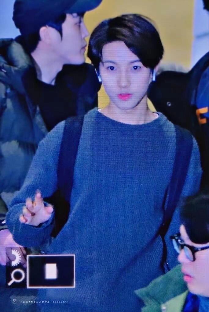 黄仁俊[超话]  hrj  黄仁俊  哇😯幼崽时期🤲🏻 