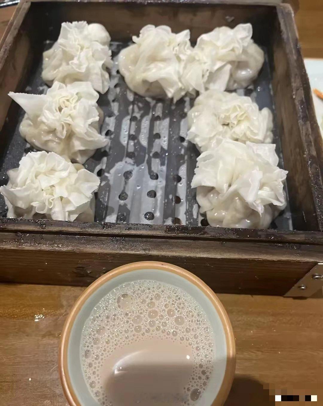 董宇辉就涉内蒙古烧卖争议言论致歉董宇辉，一直是带货主播中的一股清流。这几年来，他