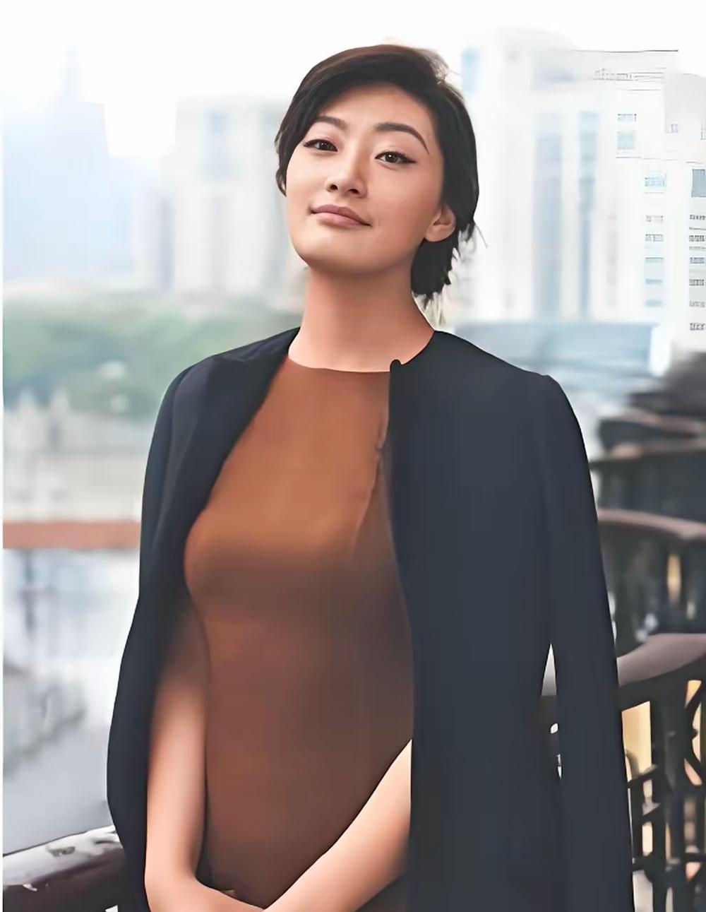 宗馥莉二次辞职，三叔宗泽后一句“德艺双修才能成正果”，比任何职场点评都戳心！
