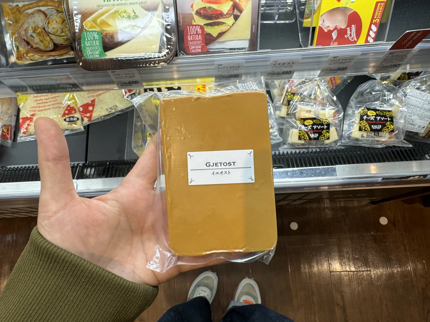 终于被我买到gjetost cheese挪威棕奶酪