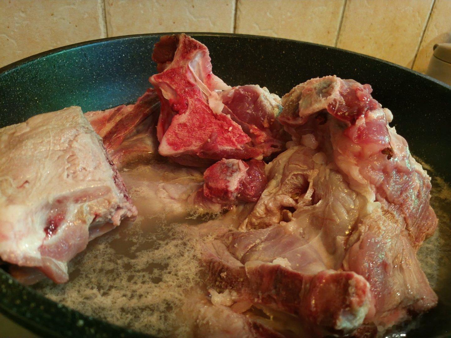 烧大骨头 酱豆腐空心菜 西红柿鸡蛋。。。好好吃饭。 ​​​
