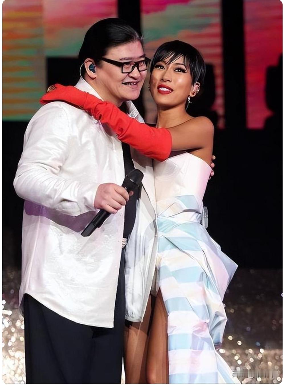 原来最牵挂刘欢的，不是毛阿敏也不是那英，而是常年出入他家的她
 
刘欢离世后，半