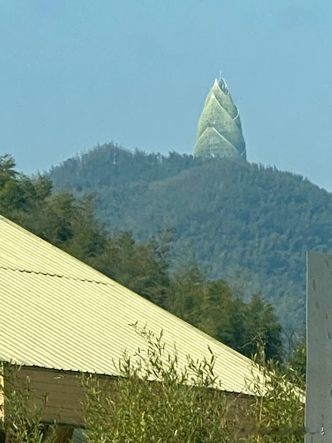 今日晨起，意料之外的竟然雨过天晴，温暖的阳光洒向潇湘大地，伴我一路溯湘江、资水、