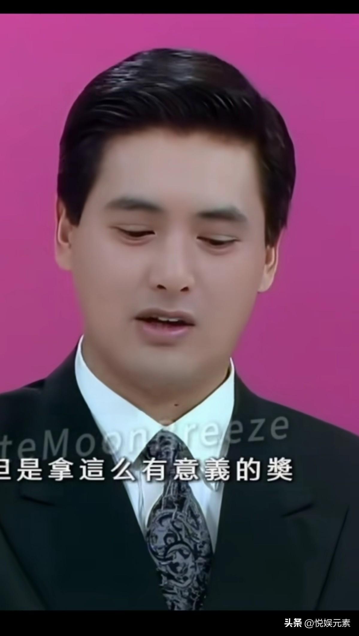 《上海滩》已经播出几十年了，
那时候的周润发是真帅，
他是华人影视最帅美男，
其