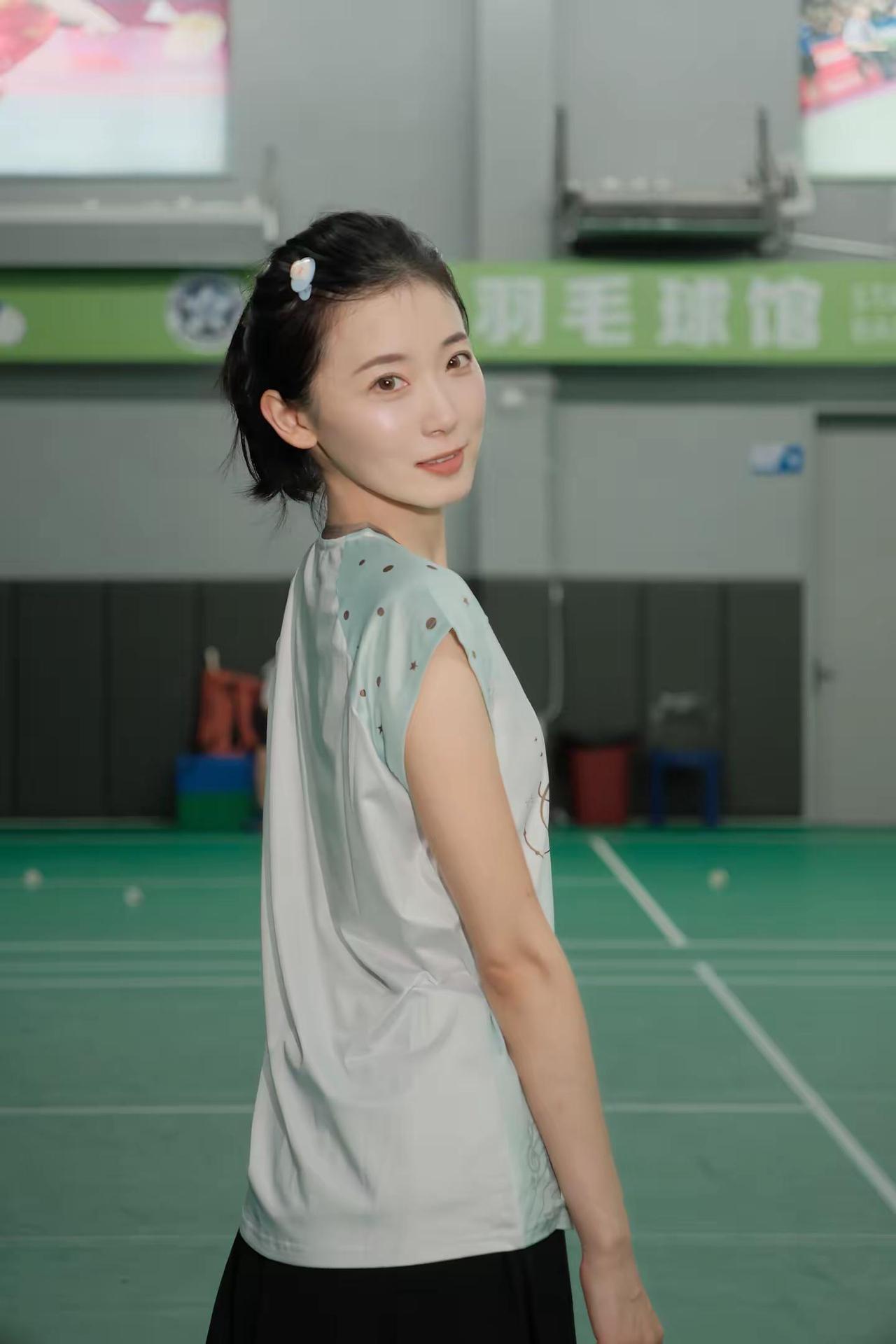 人一旦失去装逼的欲望 就很难进步了羽毛球 打羽毛球女生 运动穿搭