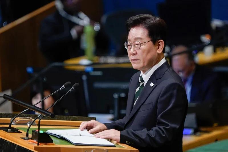 第81届联合国大会一般性辩论在纽约开幕。当天上午，特朗普第二个登台，两名朝鲜外交