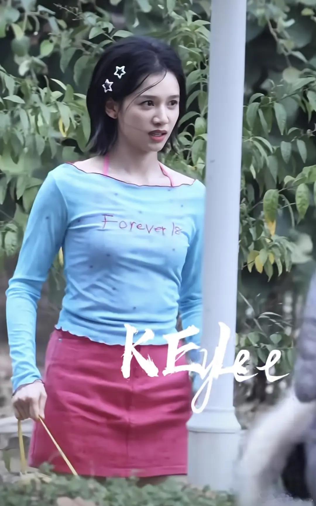 背景是y2k吗？不如王姐这部做的用心 