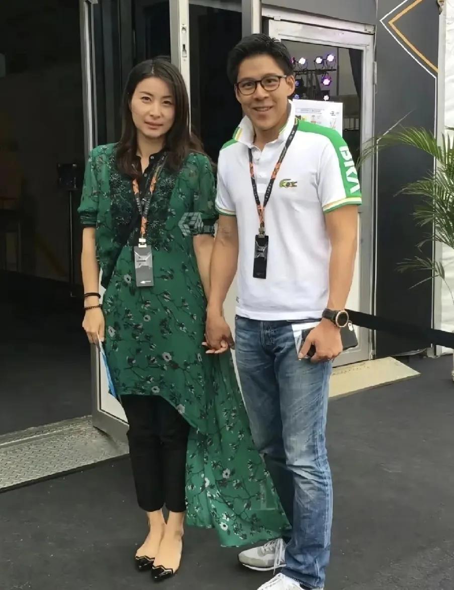 爱妻者风生水起 ，
亏妻者百财不入。
郭晶晶夫妇是最好的例子。