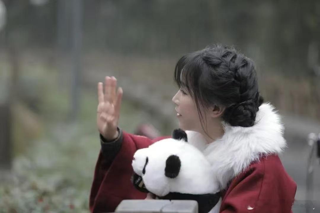 #李子柒现为子柒文化实控人##微念已登记李子柒旗舰店产品著作权# 天眼查显示李子