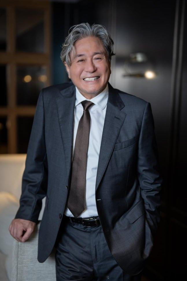 【演员崔岷植依旧炽热的演艺热情】崔岷植表示:“我觉得自己如今才到了有点用的年纪。