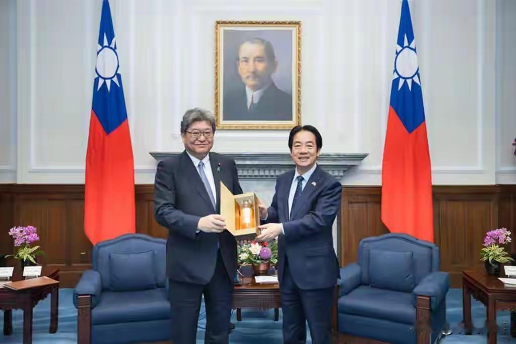 12月22日，台当局领导人赖清德接见日自民党代理干事长萩生田光一众议员一行。
赖