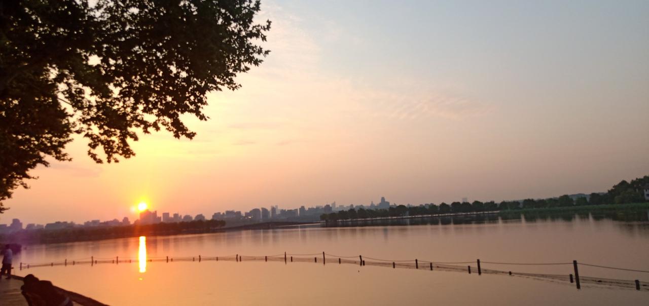 分享一张你在西湖拍的最漂亮照片早上的西湖