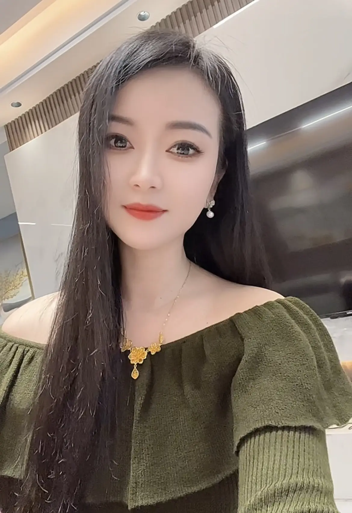 心存阳光，必有诗和远方 心中有爱，何惧人生微凉