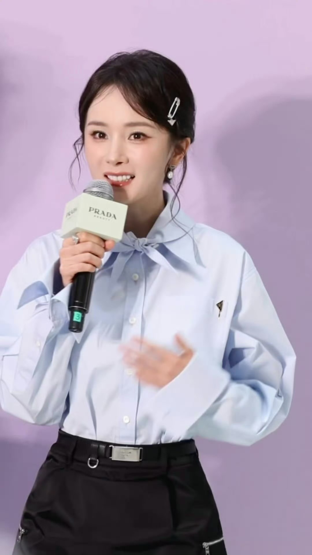 杨幂prada品牌代言人 谁懂Prada女王迎面走来的感觉这双名品腿太让人羡慕了