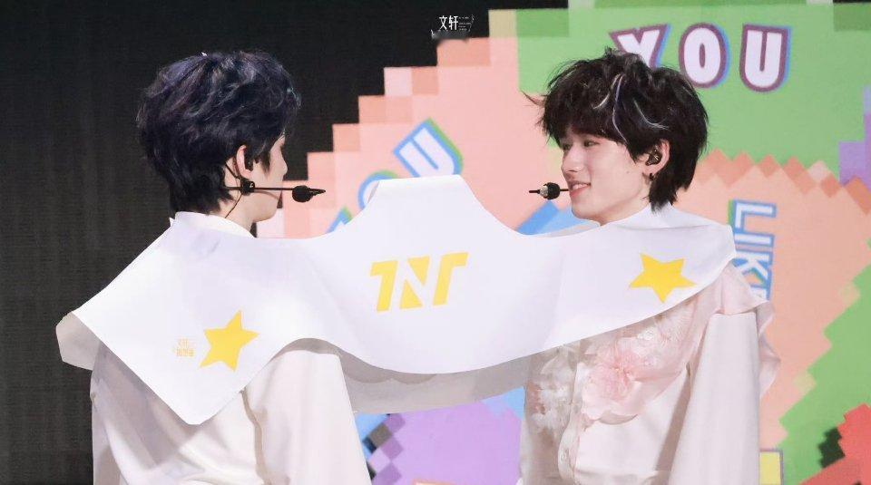 文轩 💓文轩 独一无二 “你们并非单枪匹马，世界这么大。” 【ty】 