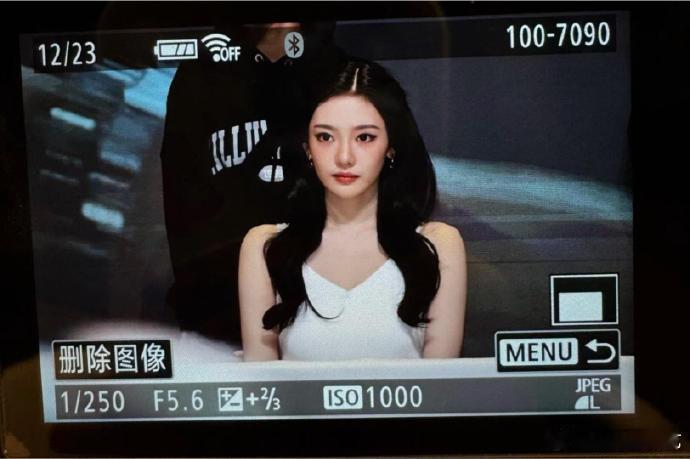 宁艺卓完全是公主来的 宁艺卓完全是公主来的，也太漂亮了吧，简直就是我们的美萌小手