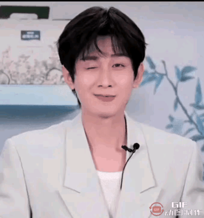 成毅，名字挺男人，但是现在的成毅除了名字是男的，其他都像个女的。
第一次看他的《
