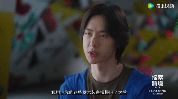 王一博专挑破包背王一博的破背包居然舍不得换！磨损是时间长情的证明，补丁是探索路上