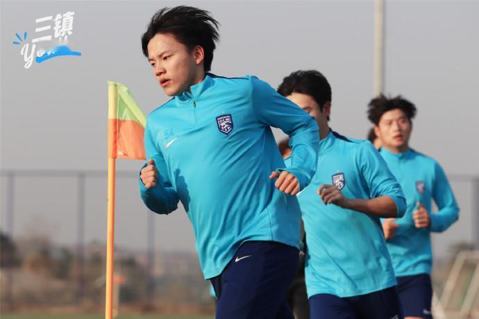 青春战力，冬日集结[奋斗][灵光一闪] 
12月4日，武汉三镇B队和U19梯队，