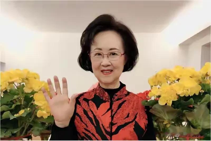 琼瑶阿姨用自己独特的方式离开了大家，她创造许多的经典爱情故事，大多数人喜欢她，她