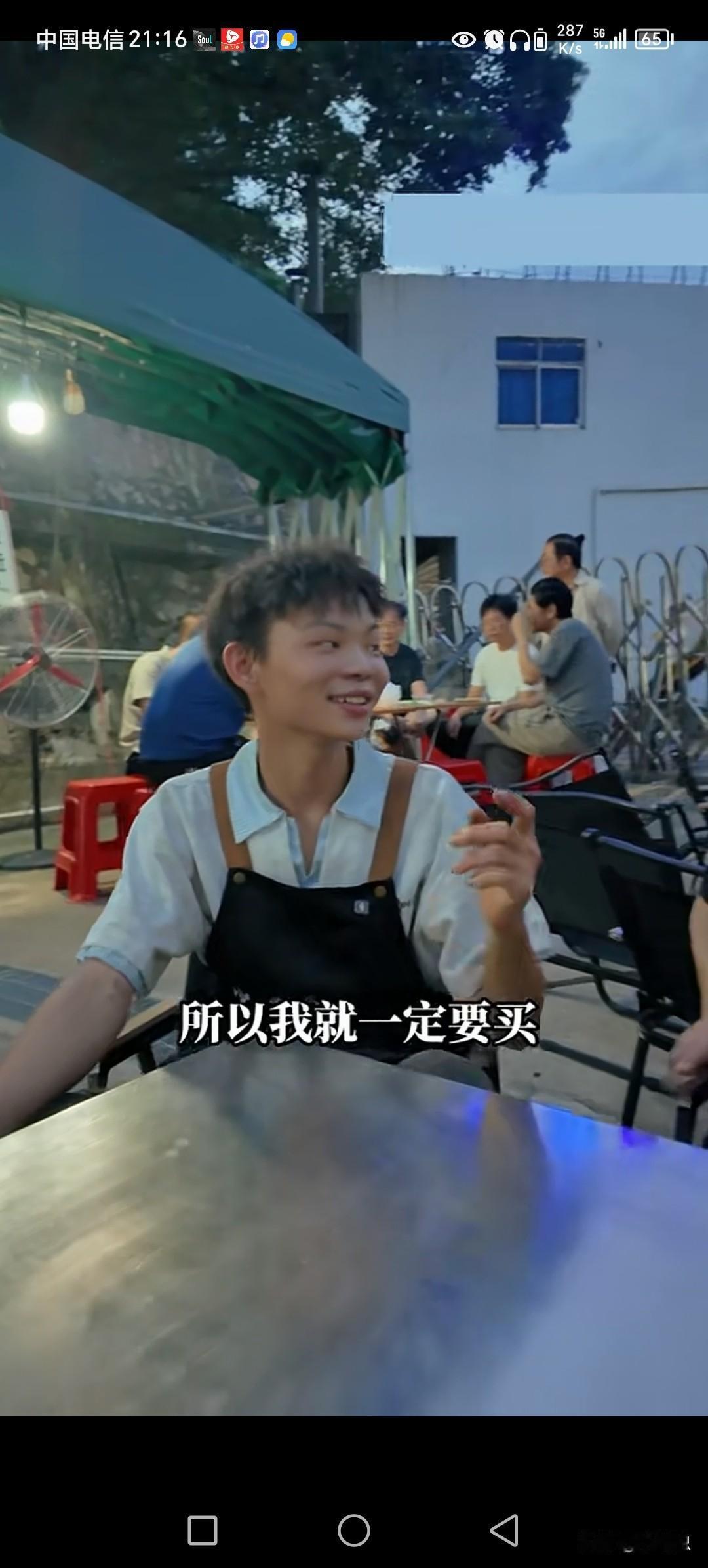 深圳烤鸡少年是潮汕人。
能烤好鸡的人太多了，但为什么深圳小陈脱颖而出，离不开家族