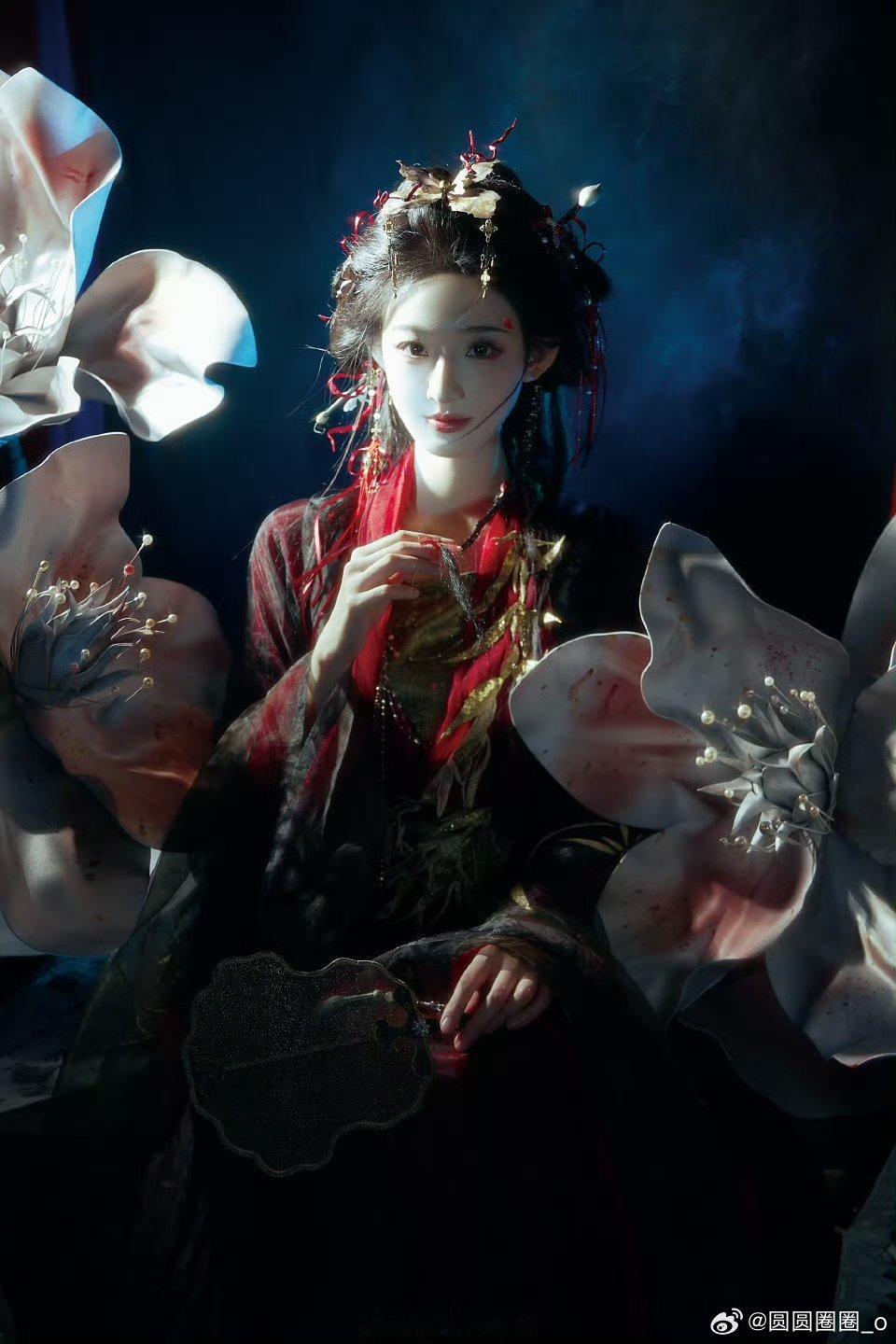 杨雨潼彼岸花拟人谁看了不说句杨雨潼的塑造力太绝！前有《暗河传》里明媚灵动的白鹤淮