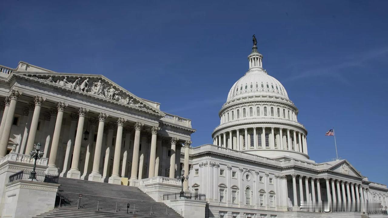 美国海军部长在与伊朗冲突背景下辞职令国会和五角大楼措手不及

¬ 调查：仅 13