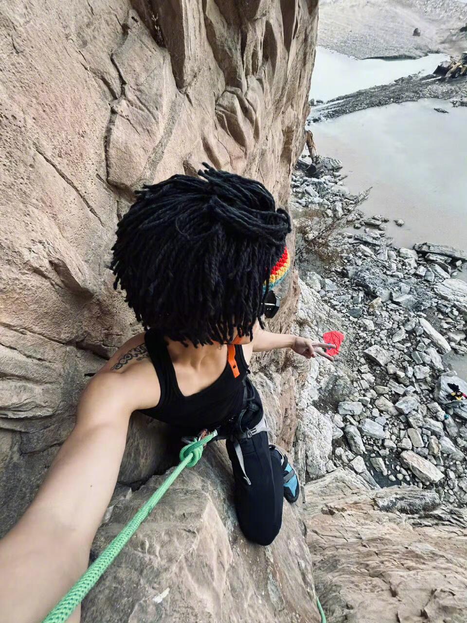 才知道原来姚琛会这么多运动！！冰壶花滑攀岩🧗♂️……真的完全运动天才来的姚琛早