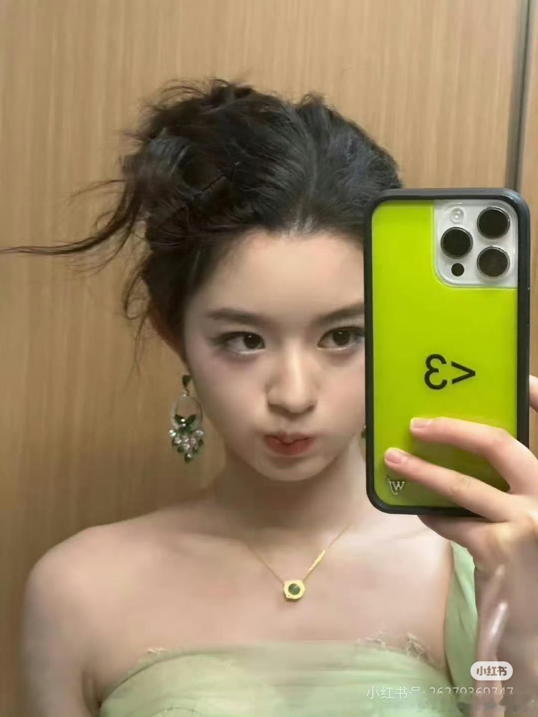 火彩那么好的玻璃，能不能介绍一下，给个链接，很多网友想要呢[doge] 黄杨某甜