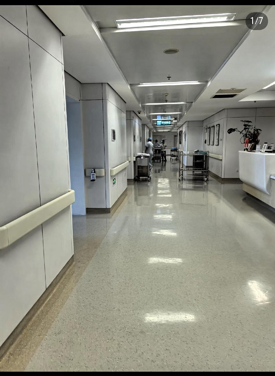 太心痛了！
朋友说她同事家有个26岁的姑娘，刚上班一年，这个月洗头的时候突然觉得