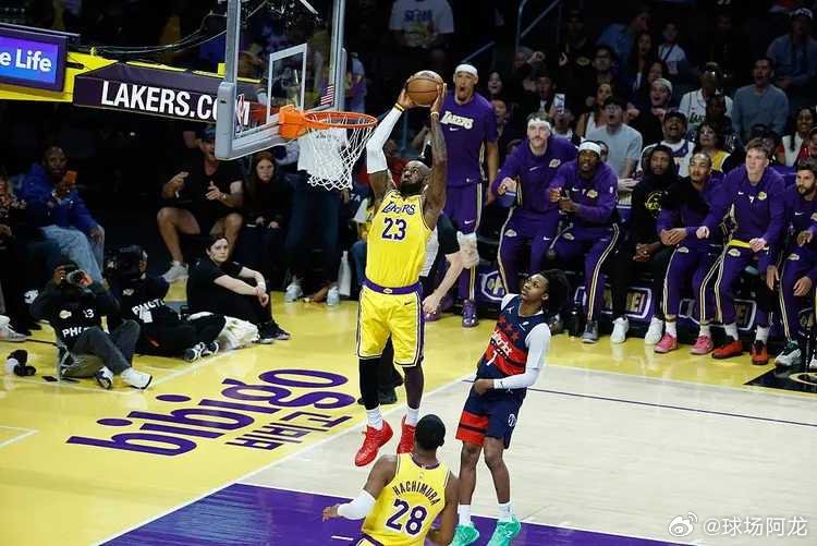 NBA常规赛继续进行，洛杉矶湖人队（49胜26负）继续连胜。在东契奇自动停赛的情