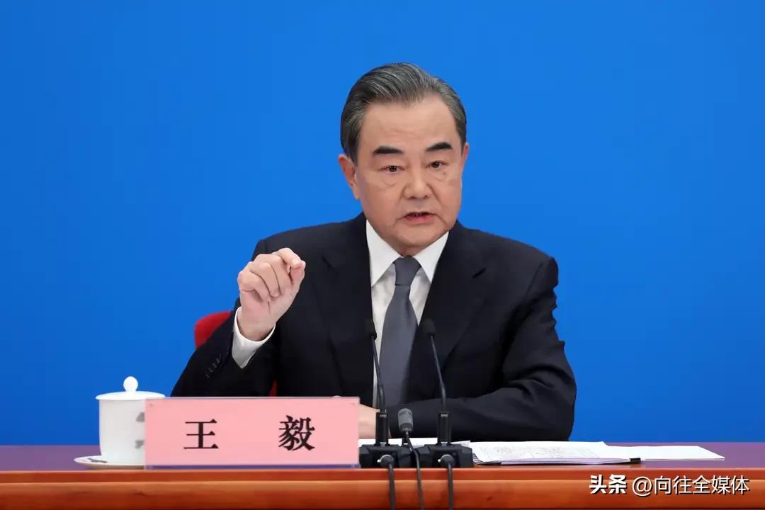 冲突第3天！伊朗紧急接通中方电话，王毅重磅表态，美国彻底慌了
 
美以袭击进入第