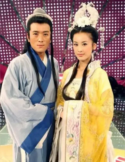 杨子大哥坦承：杨子黄圣依的“表演”实为艺术呈现 近日，杨子大哥在一场公...