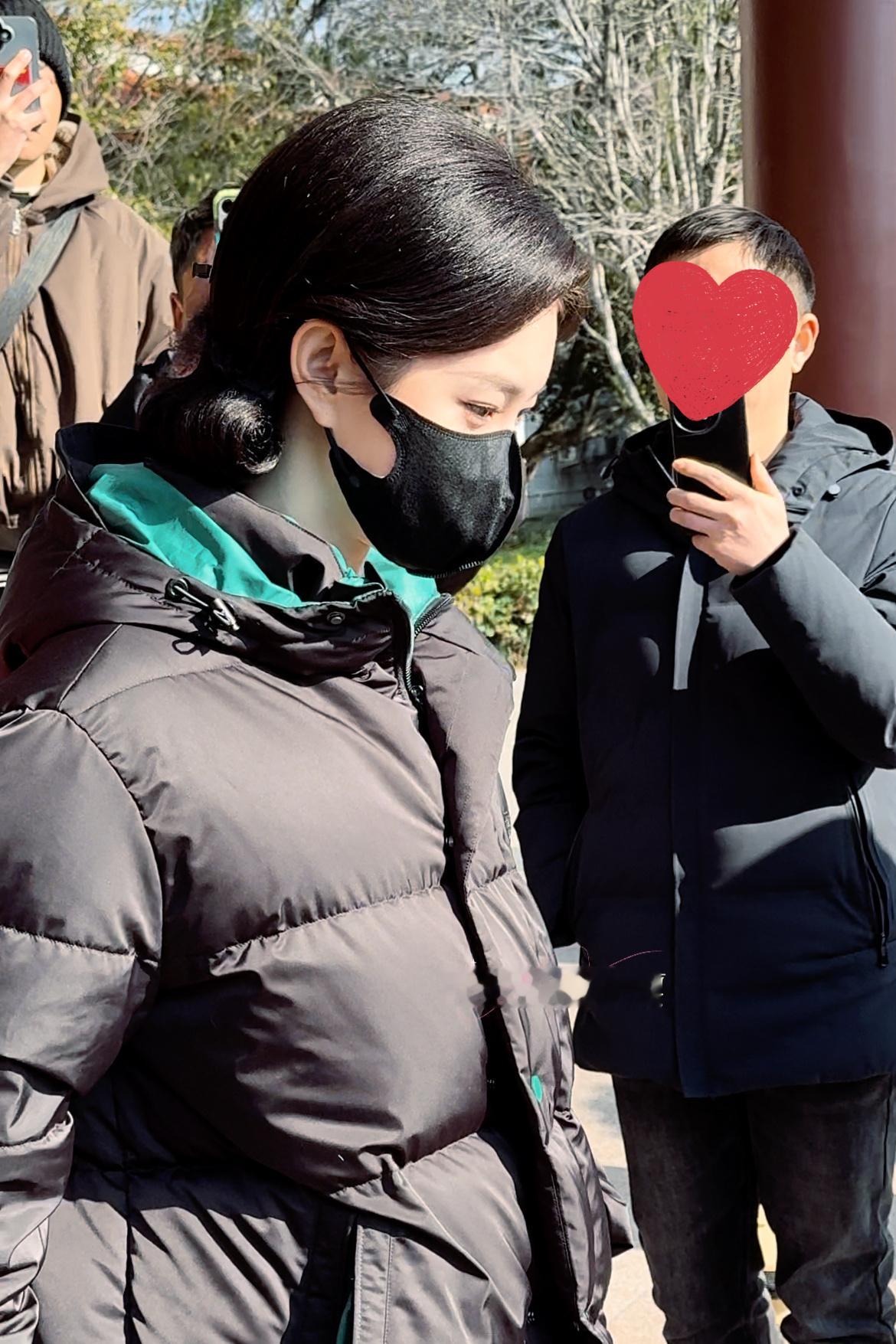 翻视频想说拍郭宇欣真的很容易过曝 尤其是大太阳下简直要发光了