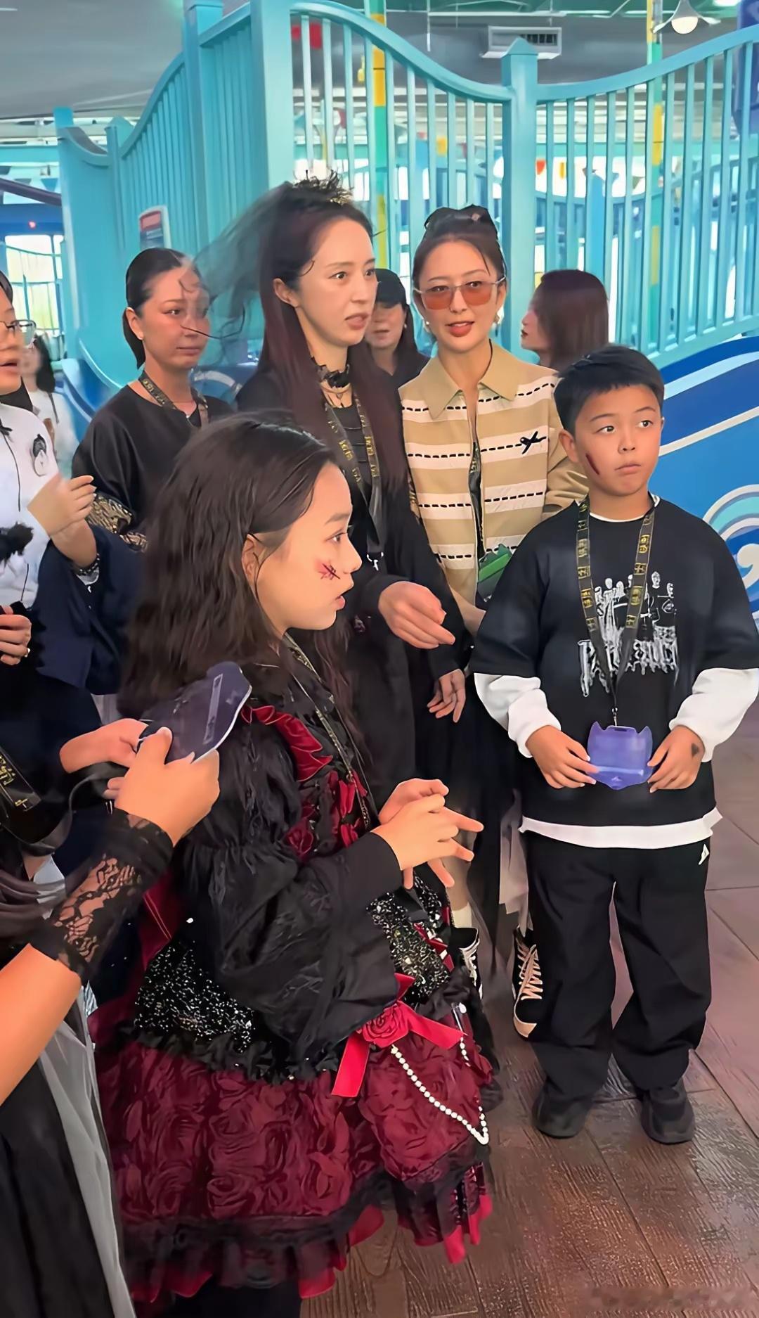 董璇是真的没想着靠张维伊养呢，中秋节都带着小酒窝出来参加活动赚钱。不少人觉得董璇