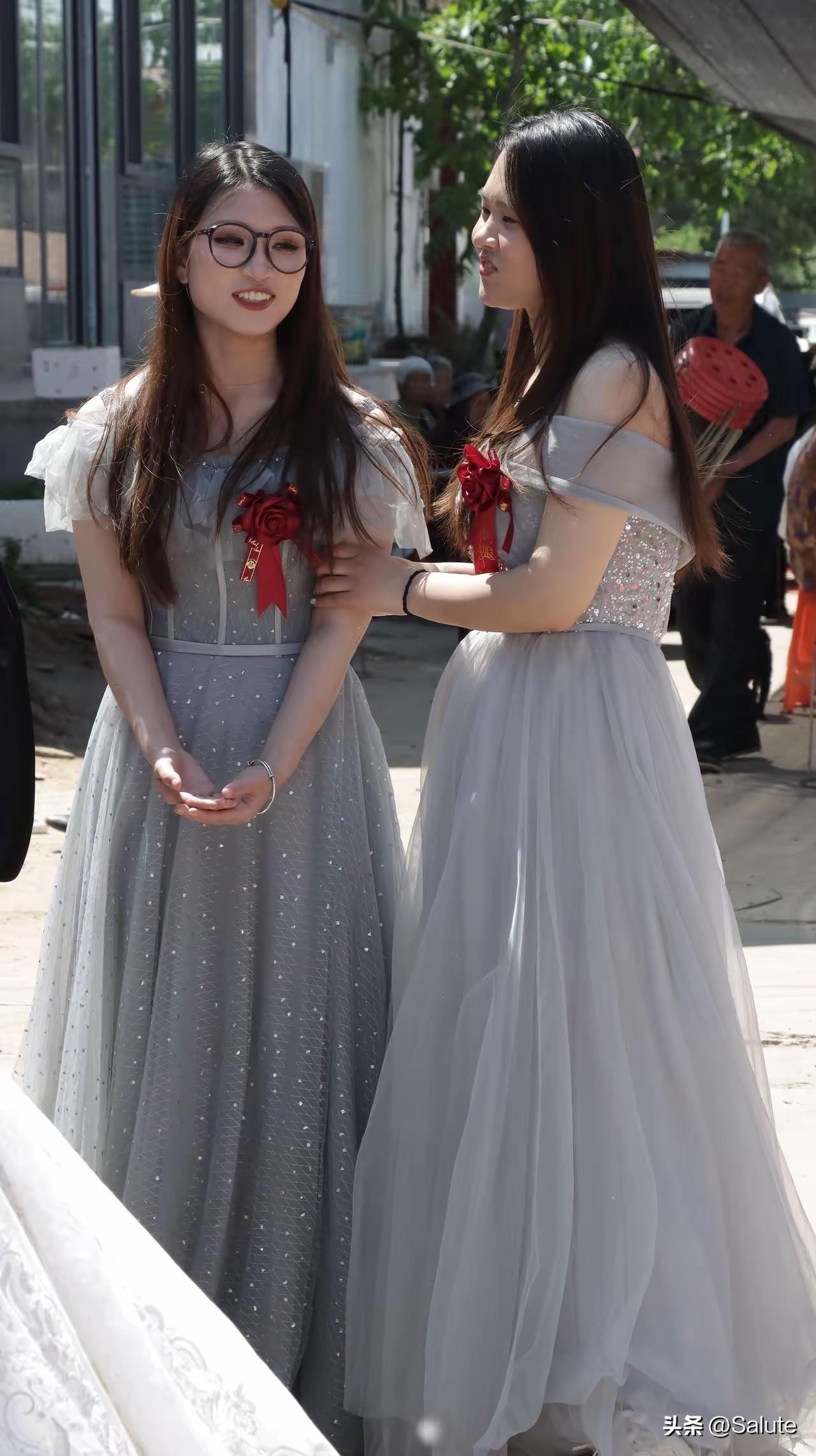 戴眼镜的女孩好美，想娶回家，你们认为呢[耶]