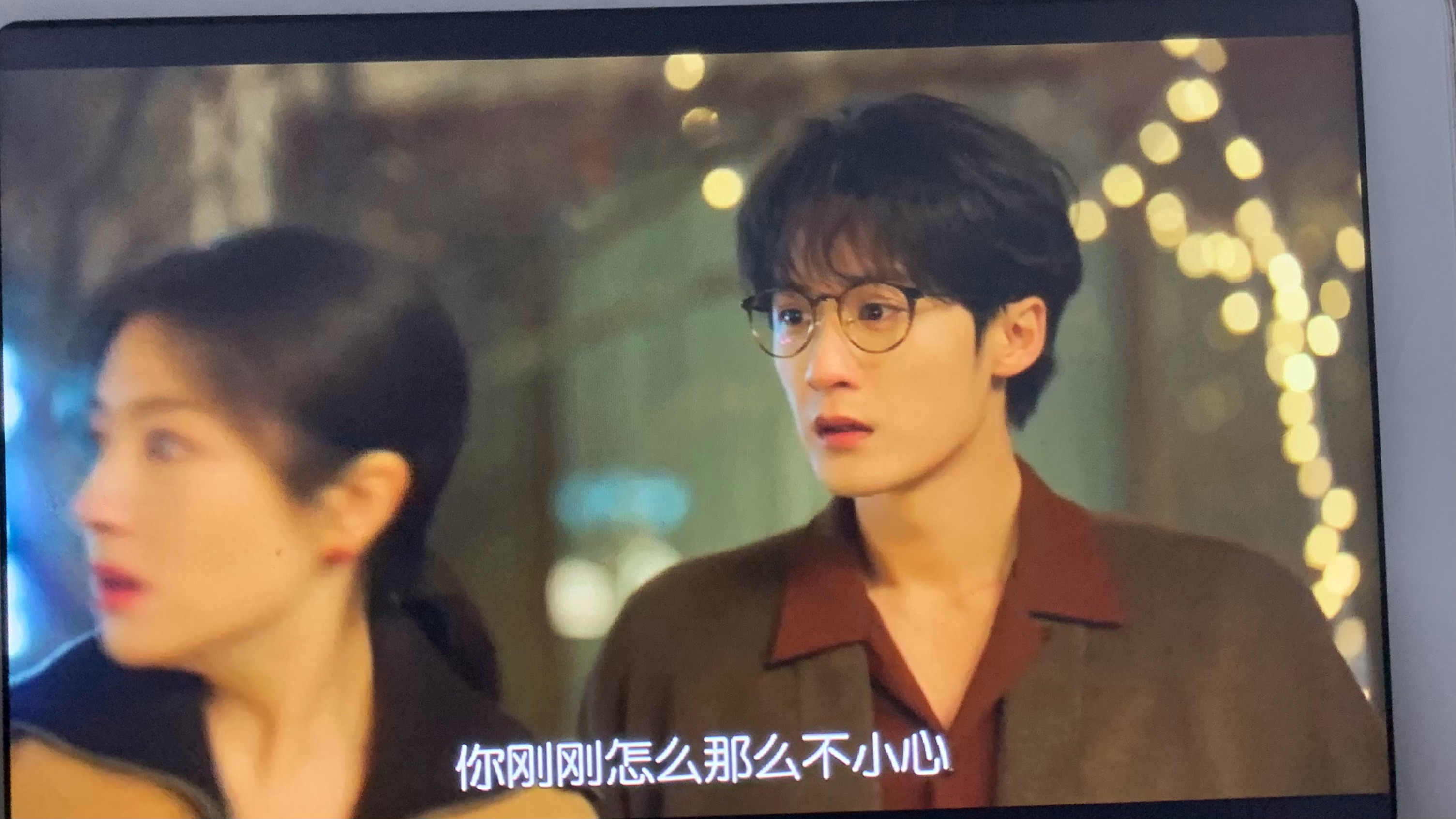 滤镜癫开癫走 剥开癫的轻喜剧外壳，是超戳心的自我治愈剧，“透过滤镜，接纳真实的自
