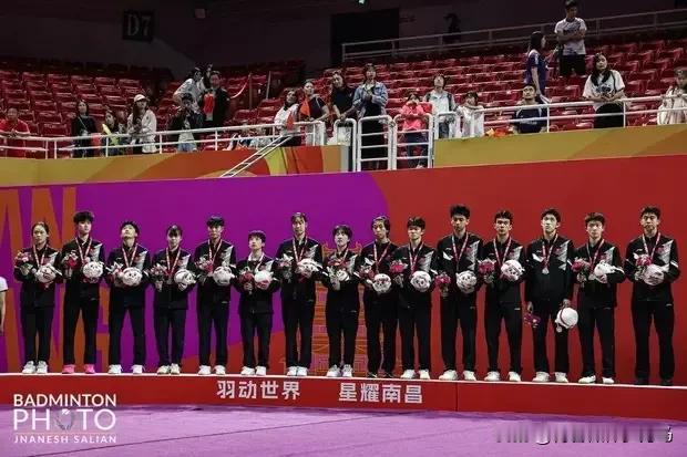 【世界青年羽毛球锦标赛采用全新赛制，中国青年队103-110负于印尼队，获得亚军