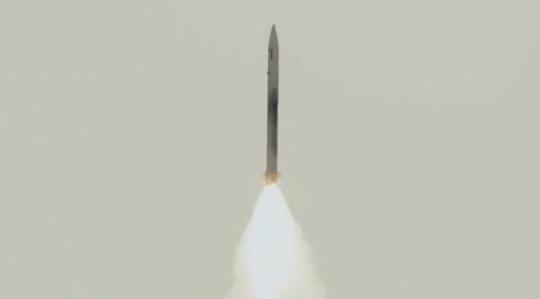 中国又搞定了一个美国做不到的武器。
 
就在6月5号，央视军事放出震撼画面，东部