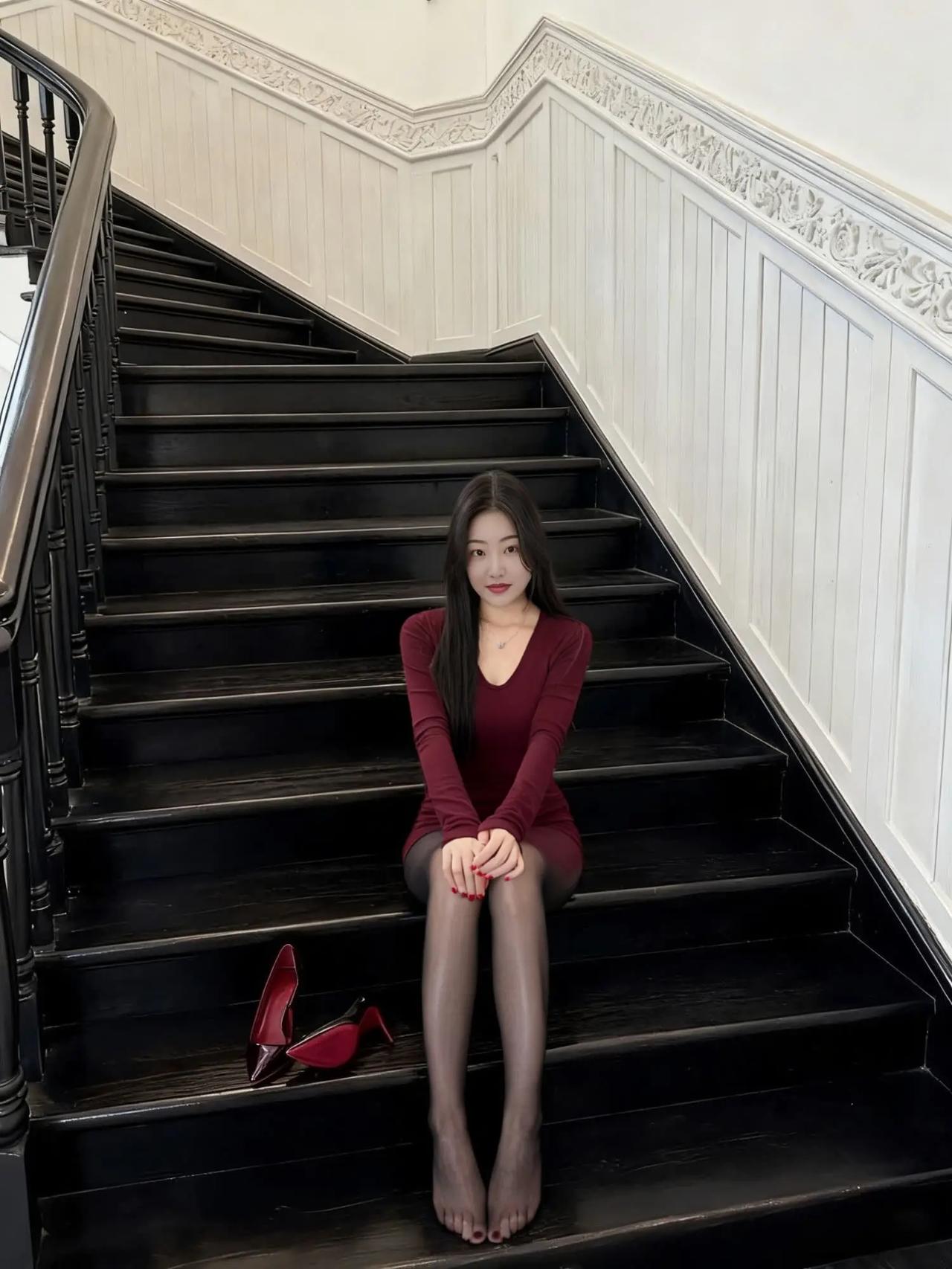 什么样的丝袜，能搭配得时尚不媚俗