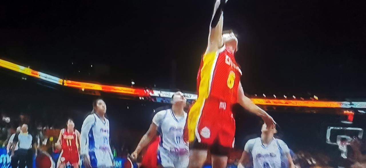 八强！
随着王思雨的压哨罚球75：72中国女篮赢了波多黎各🇵🇷，挺进八强！