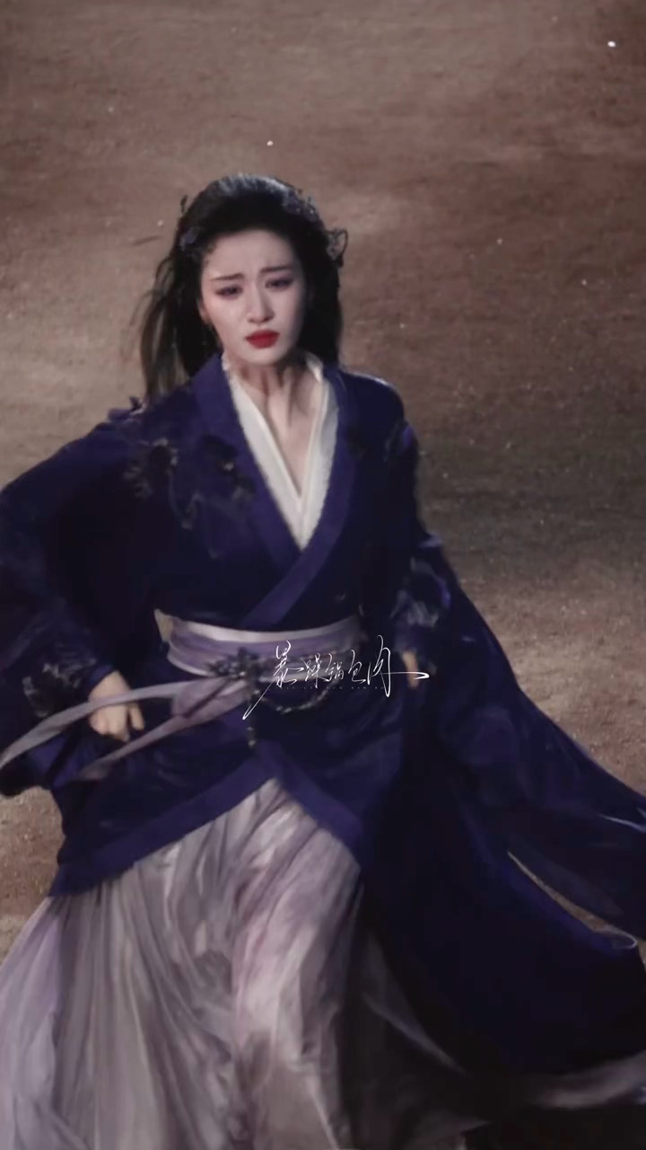 omg被船船一袭紫衣边跑边哭的路透美晕。。美人落泪，梨花带雨，破碎又优雅…这身段