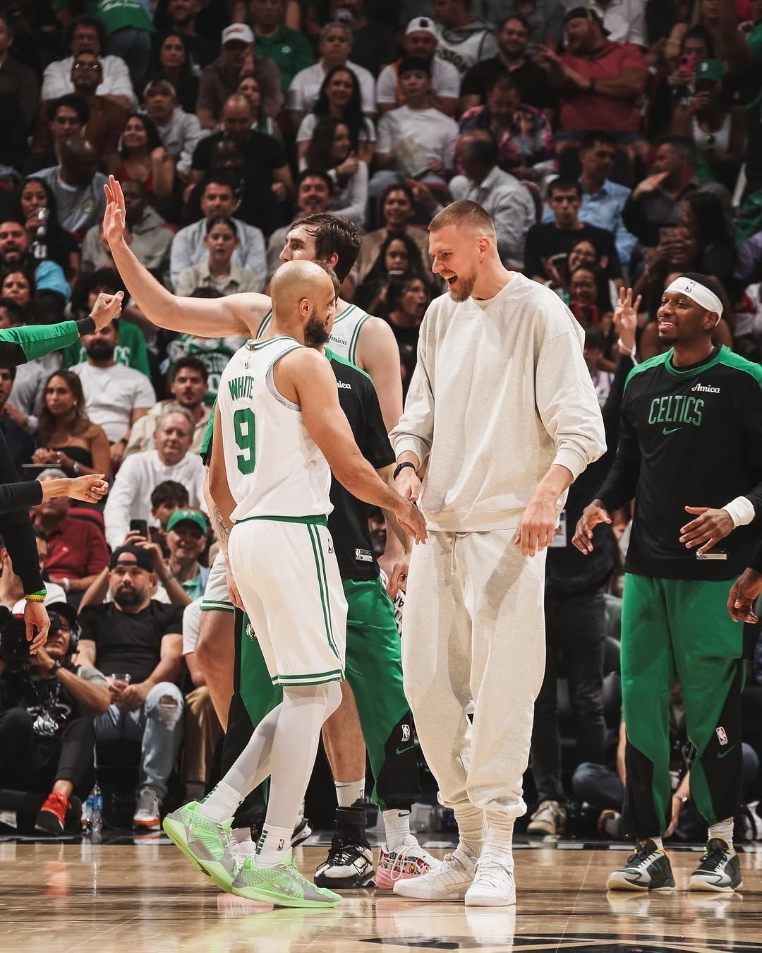 凯尔特人图库 塔图姆复出，感觉之前两个赛季的事情，更有了种渺远的感觉，有产生类似