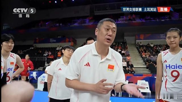 让倪非凡打主攻这个决定一出来，我就知道要出事。
赵勇是太想补一传了。可倪非凡是什