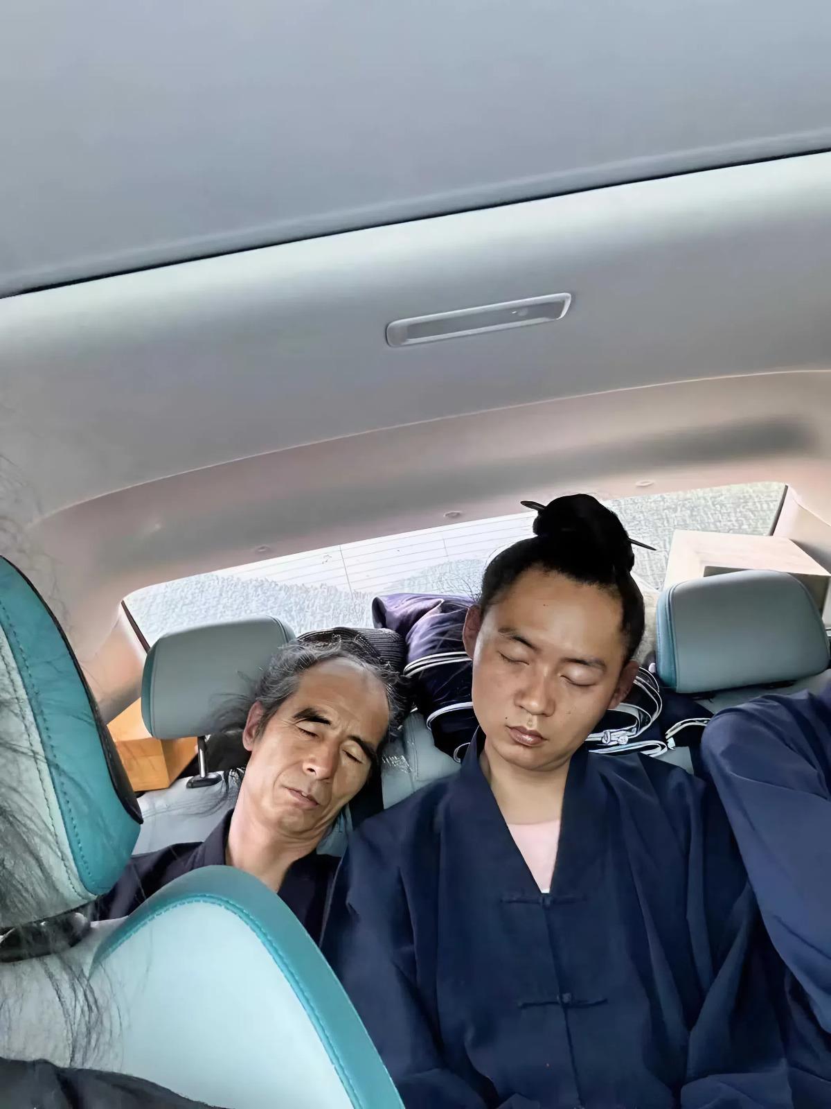 和尚和道士到底哪个更赚钱，自从释勇信被抓了之后，我感觉道士根本没法和和尚比。
现