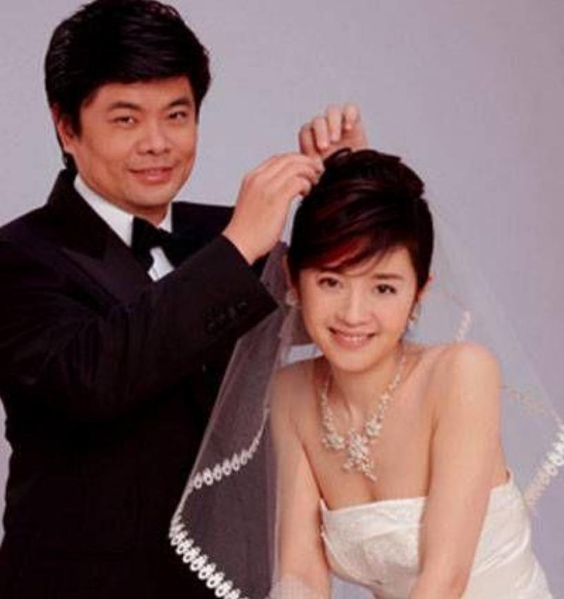 2004年，亿万富翁丁健对妻子说：“我们离婚吧，我有心上人了，只要你答应，我会补